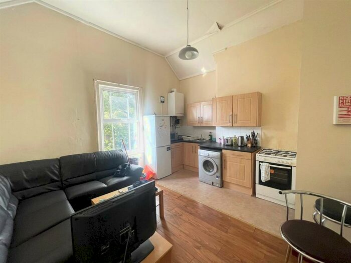 3 Bedroom Flat To Rent In **&#;pppw Excluding Bills** Annesley Grove, Arboretum - Trent Uni, NG1