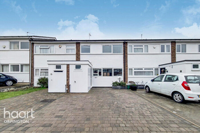 3 Bedroom Terraced House For Sale In Kingswood Close, Orpington, BR6