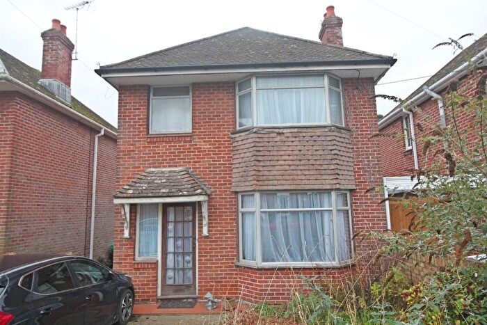 3 Bedroom Detached House For Sale In New Road, Netley Abbey, Southampton, SO31