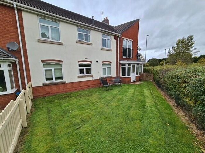 2 Bedroom Flat To Rent In Thimble End Court, Sutton Coldfield, B76