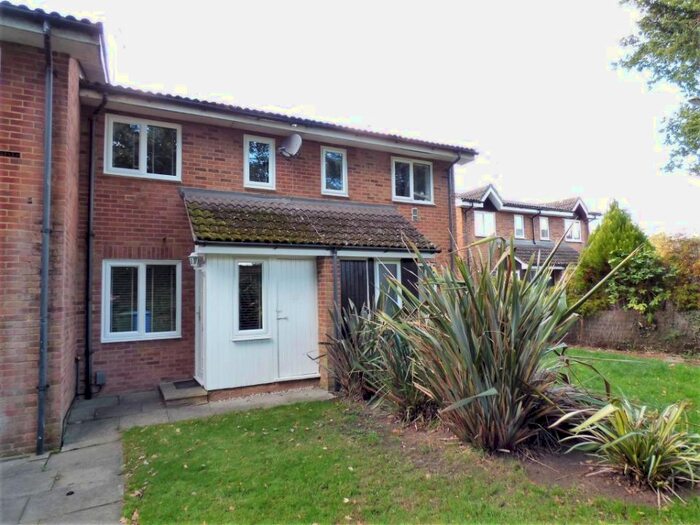 1 Bedroom Detached House To Rent In Chiltern Avenue, Farnborough, Hampshire, GU14