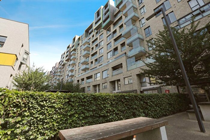 3 Bedroom Flat For Sale In Flat Landmann Point, Peartree Way, London, SE10