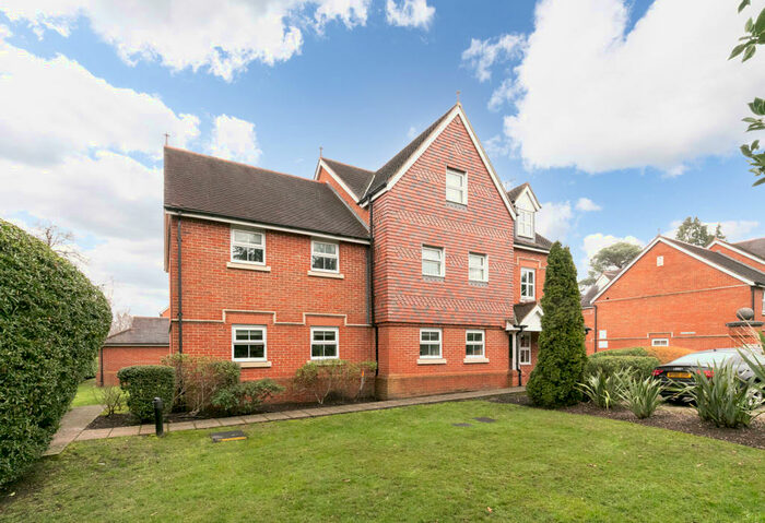 2 Bedroom Apartment To Rent In Berwick Lodge, Reigate, Surrey, RH2