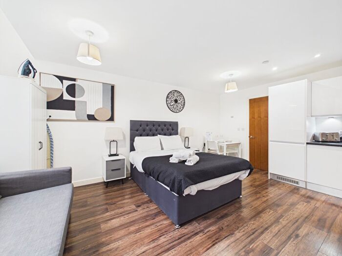 Studio To Rent In The Strand, , Apartment, L2