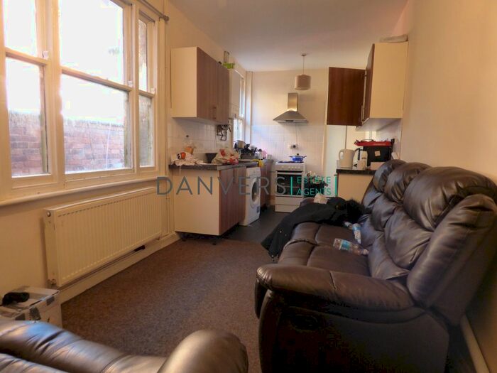 5 Bedroom Terraced House To Rent In Bramley Road, Leicester, LE3
