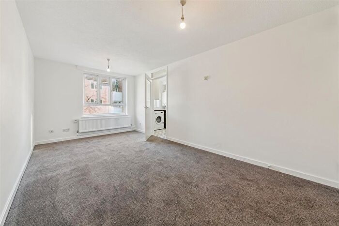 1 Bedroom Flat To Rent In Mcdermott Close, London, SW11