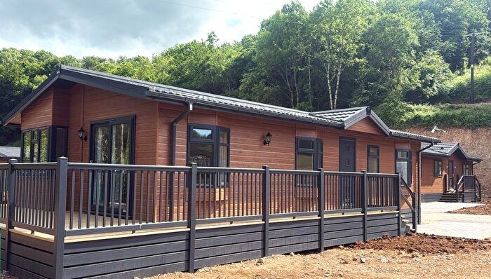 2 Bedroom Park Home For Sale In Half Moon Village, Newton St. Cyres, Exeter, EX5