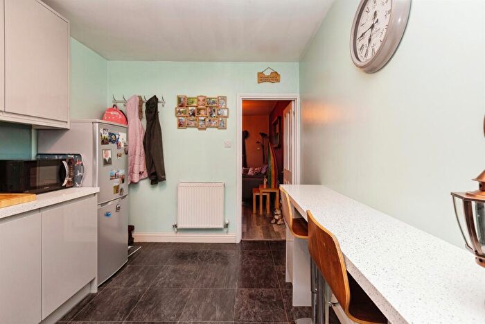 2 Bedroom End Of Terrace House For Sale In Northern Road, Aylesbury, HP19