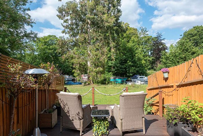 4 Bedroom Terraced House For Sale In Sycamore Way, Teddington, TW11