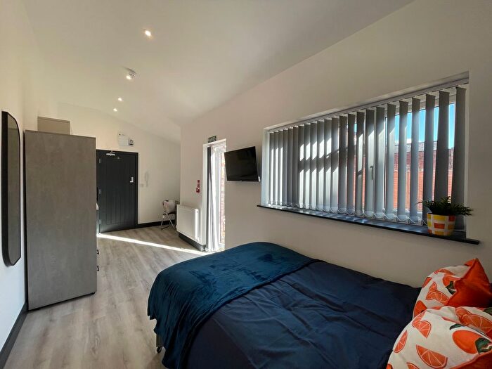6 Bedroom End Terrace House To Rent In Park Retreat, Smethwick, B66