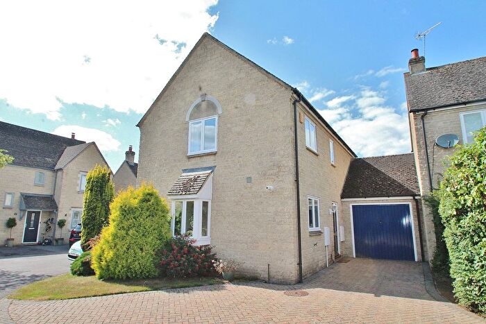 3 Bedroom Link Detached House For Sale In Busby Close, Freeland, OX29