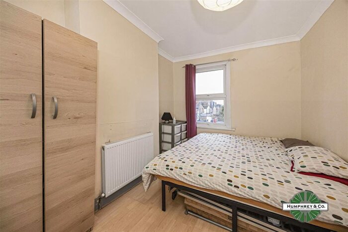 1 Bedroom Flat To Rent In Boston Manor Road, Brentford, TW8