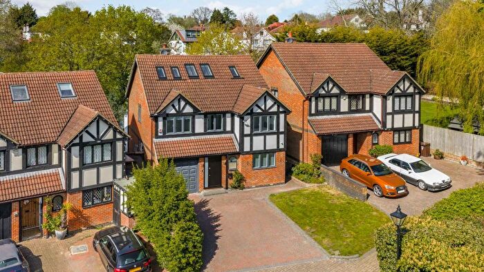 6 Bedroom Detached House For Sale In Hollies Close, Streatham, SW16