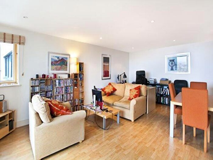 1 Bedroom Flat To Rent In Galaxy Building, Crews Street, London, E14