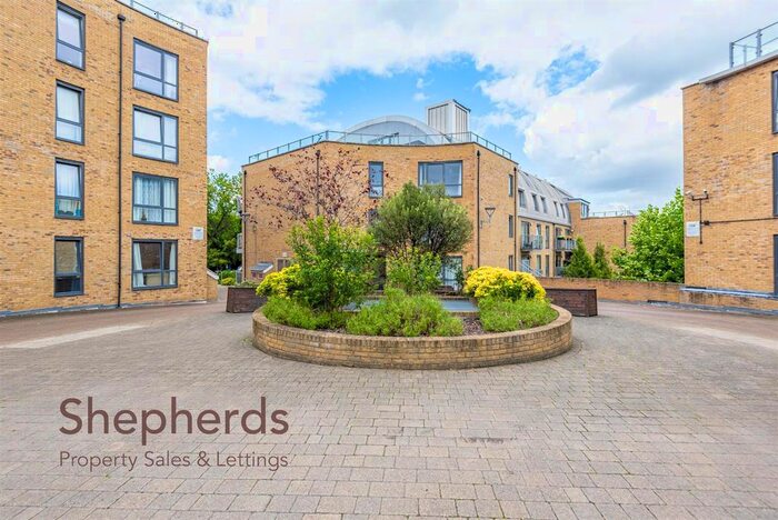 1 Bedroom Flat For Sale In The Meads, Mead Lane, Hertford, SG13