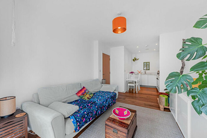 1 Bedroom Flat For Sale In Clovelly Place, Greenhithe, DA9