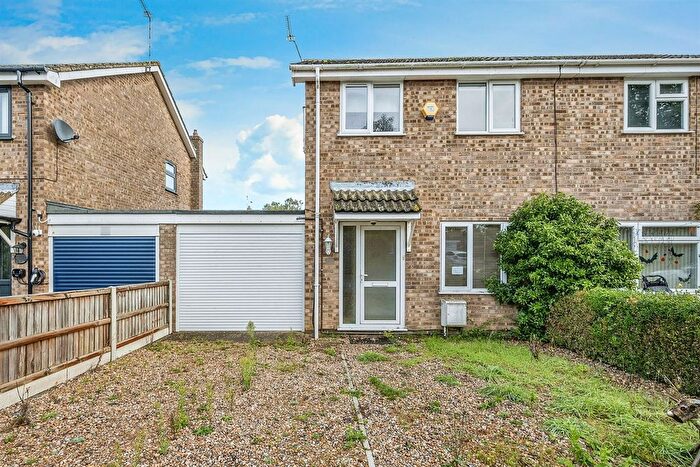 3 Bedroom Semi-Detached House For Sale In Greylag Close, Salhouse, Norwich, NR13