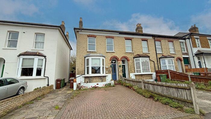 3 Bedroom Semi Detached House For Sale In West Street, Carshalton, Surrey., SM5