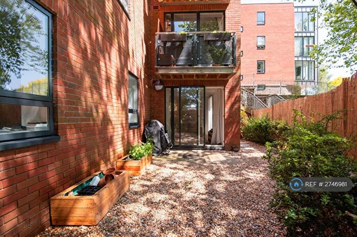 3 Bedroom Flat To Rent In Coronation Court, Southville, Bristol, BS3