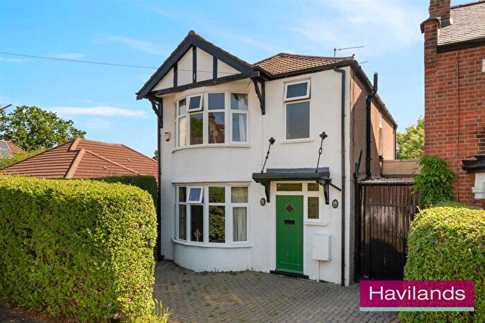 3 Bedroom Detached House For Sale In Crescent Road, Barnet, EN4