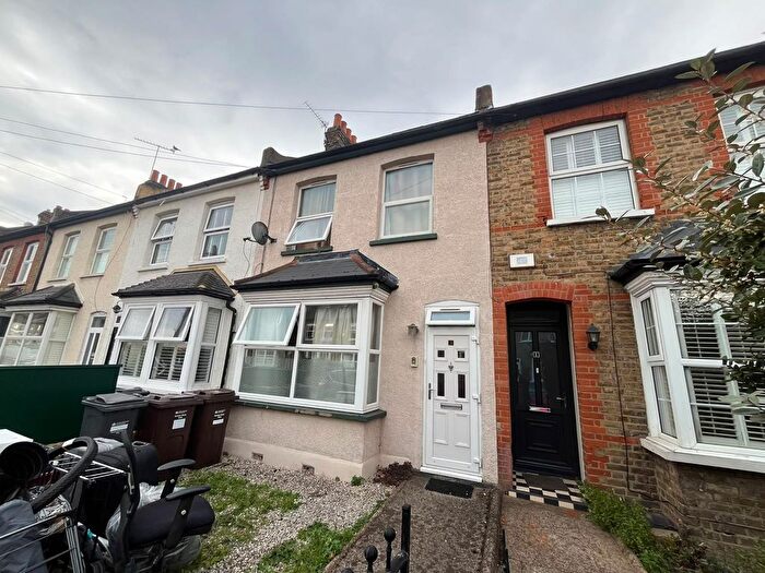 3 Bedroom Detached House To Rent In Dean Road, Hounslow, TW3