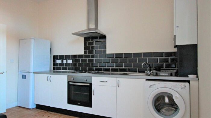 2 Bedroom Flat To Rent In Heaton Road, Heaton, Newcastle Upon Tyne, NE6