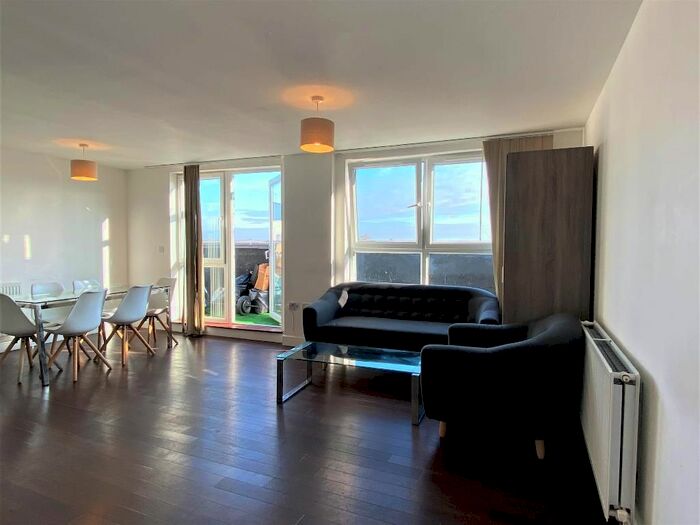 3 Bedroom Flat To Rent In Loughborough House, Honour Garden, Dagenham, Dagenham, RM8