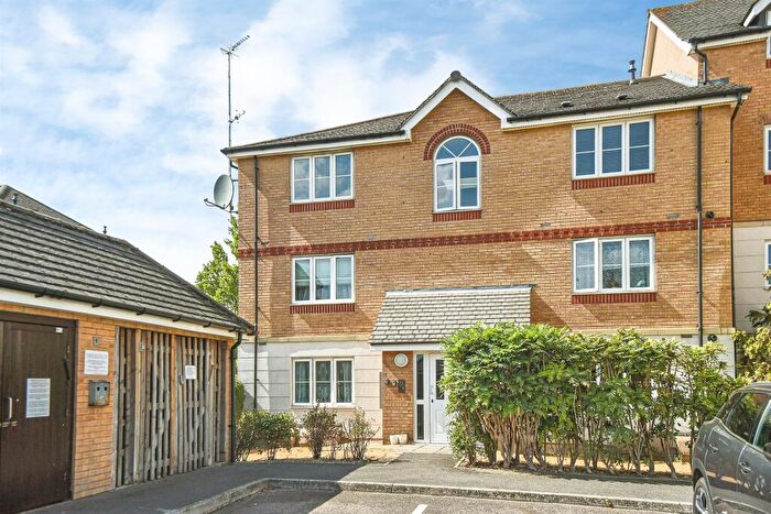 2 Bedroom Apartment For Sale In Twickenham Close, Swindon, SN3