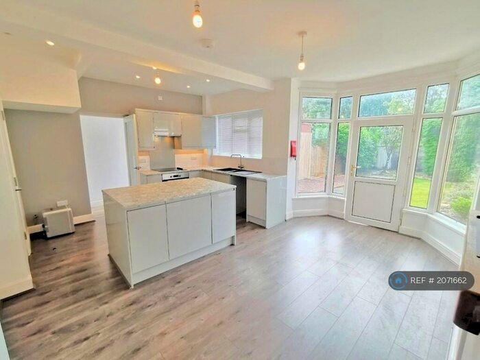 3 Bedroom Semi-Detached House To Rent In Worlds End Lane, Quinton, Birmingham, B32