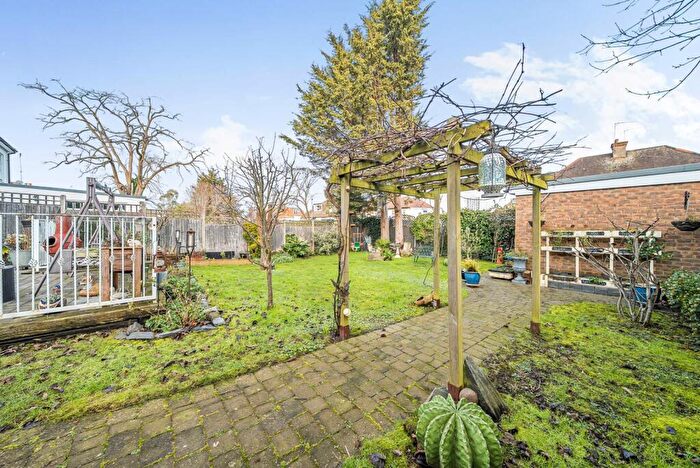 7 Bedroom Detached House For Sale In Greenfield Gardens, Cricklewood, London, NW2