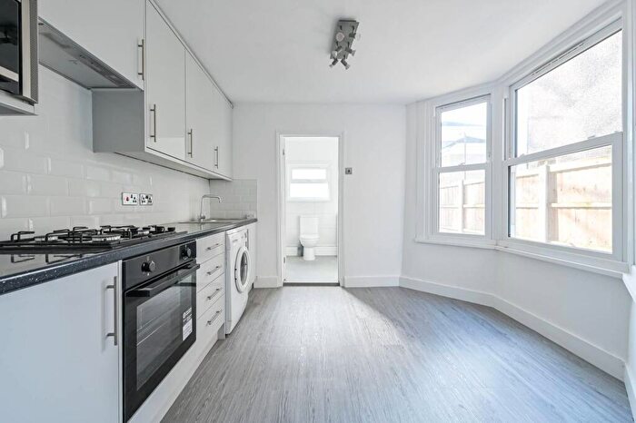 1 Bedroom Flat To Rent In Wood Street, Walthamstow, London, E17