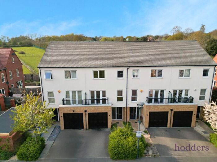 4 Bedroom Terraced House To Rent In Surrey, KT15