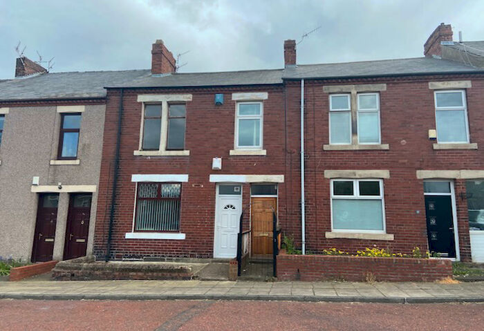 2 Bedroom Flat To Rent In Queen Victoria Street, Gateshead, Tyne And Wear, NE10