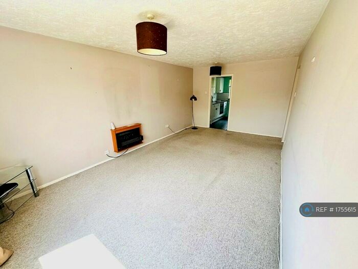 2 Bedroom Flat To Rent In Handcross Road, Luton, LU2