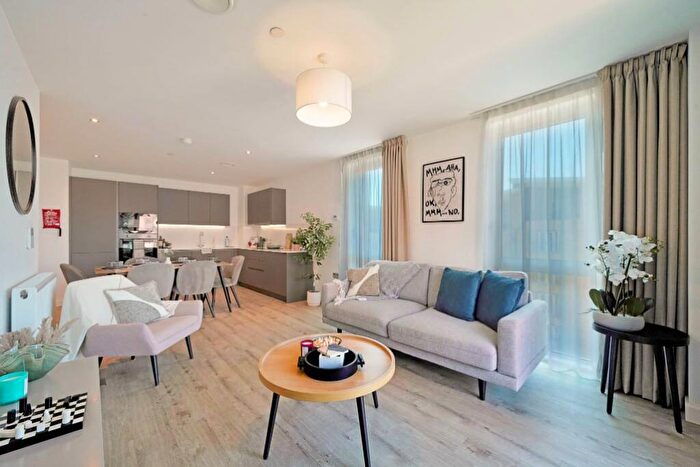 2 Bedroom Apartment To Rent In Potters, M5