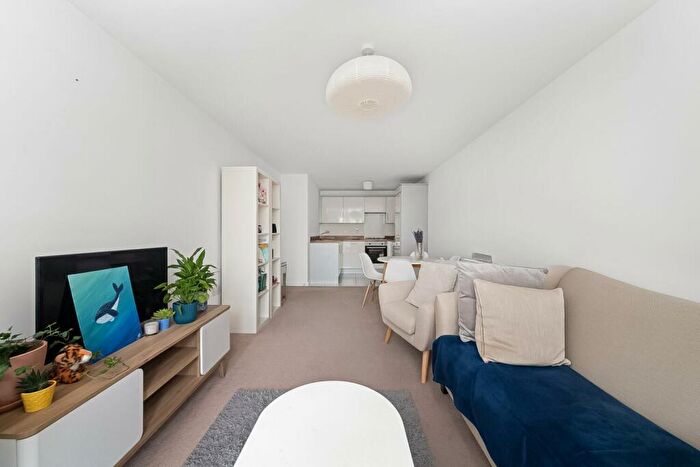 1 Bedroom Apartment For Sale In Worcester Close, Penge, London, SE20