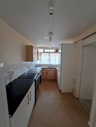 3 Bedroom Maisonette To Rent In New Orleans Walk, London, N19