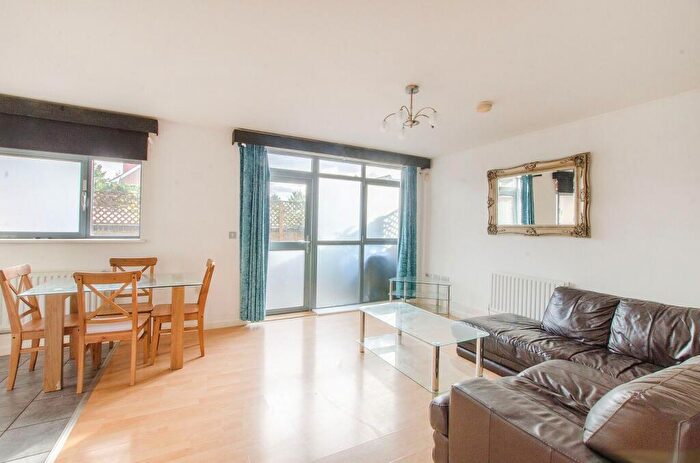 1 Bedroom Flat To Rent In Tarling Road, Canning Town, London, E16