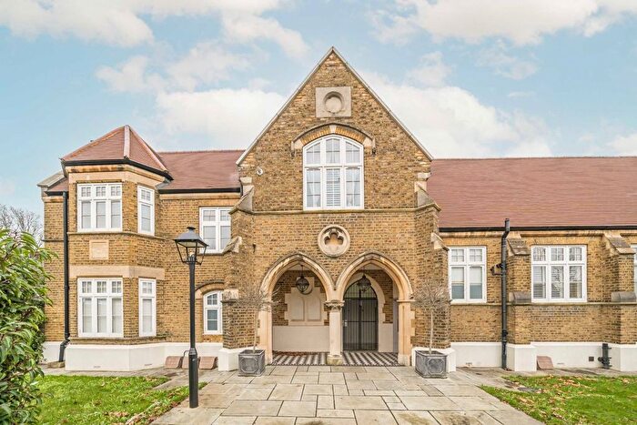 2 Bedroom Flat For Sale In Ewell Road, Surbiton, KT6