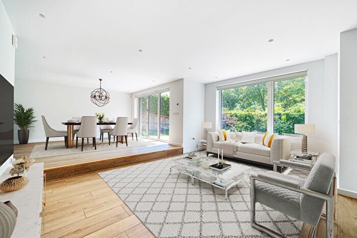 5 Bedroom Detached House To Rent In Abbotswood, Guildford, GU1