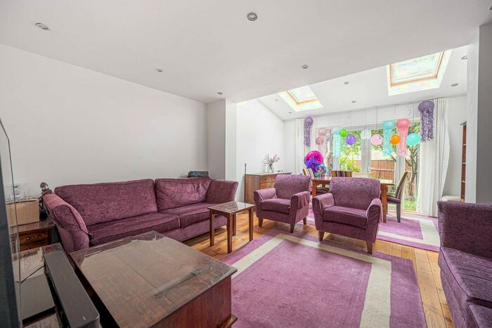 4 Bedroom Semi-Detached House To Rent In Sellwood Drive, Chipping Barnet, Barnet, EN5