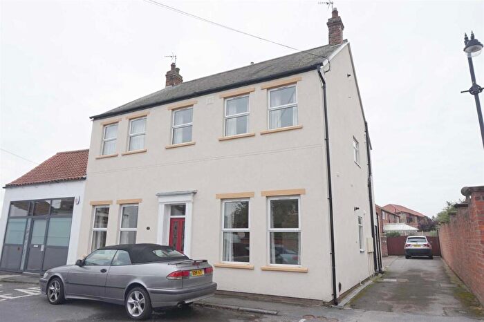 2 Bedroom Flat To Rent In Low Street, North Ferriby, HU14