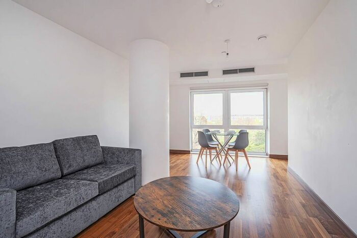 1 Bedroom Flat To Rent In High Street, Stratford, London, E15