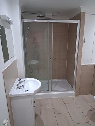 1 Bedroom Flat To Rent In Carlyle Road, CB4
