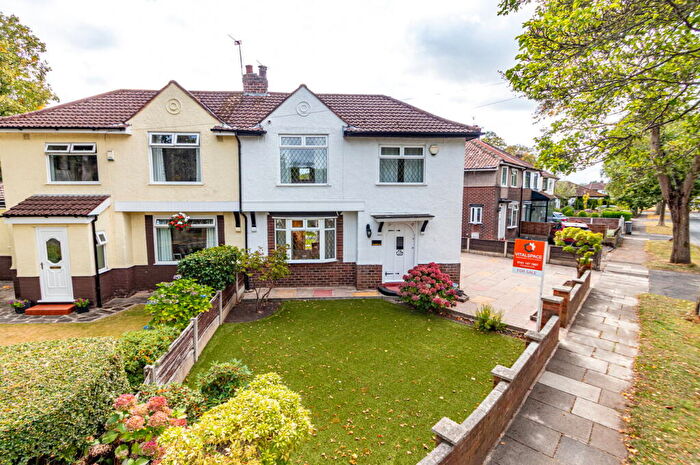 3 Bedroom Semi-Detached House For Sale In Snowden Avenue, Flixton, Manchester, M41
