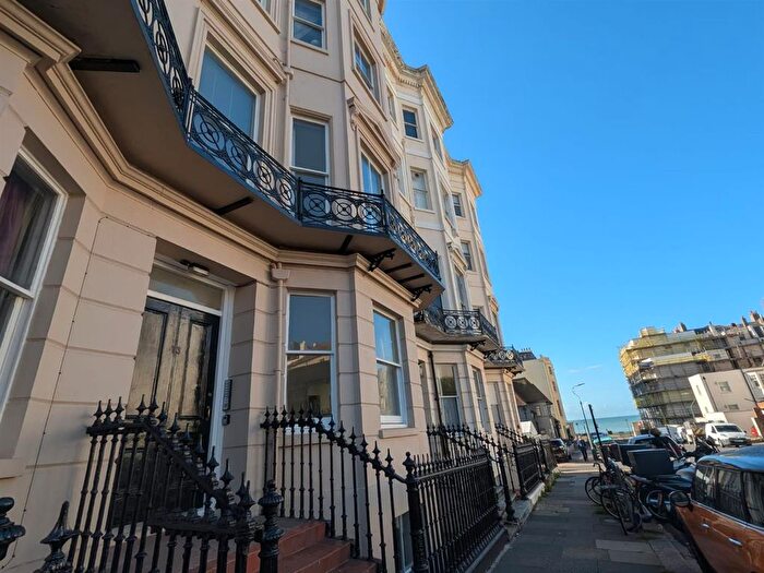 2 Bedroom Flat To Rent In Holland Road, Hove, BN3