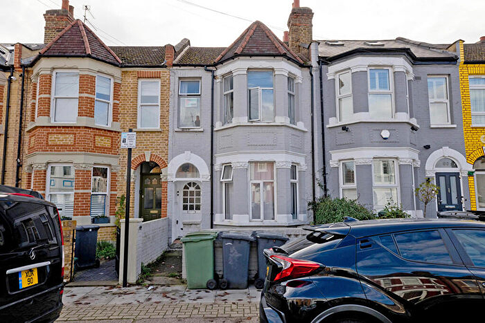 3 Bedroom Terraced House For Sale In Roseberry Gardens, Haringey, N4