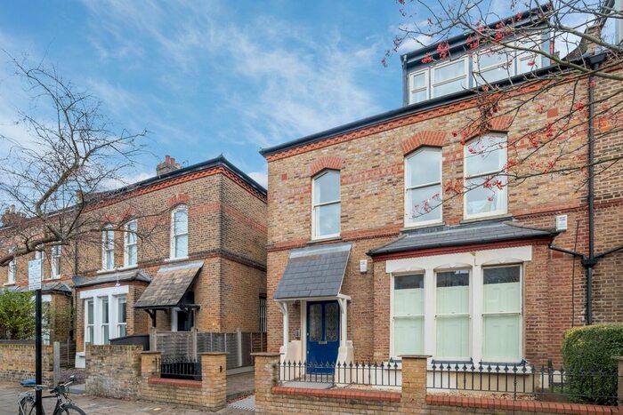 2 Bedroom Flat To Rent In Finsbury Park Road, Islington, N4
