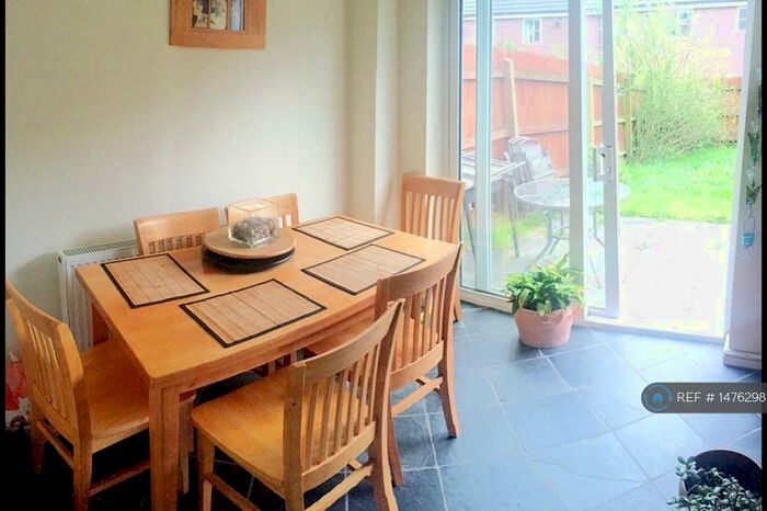 3 Bedroom End Of Terrace House To Rent In Kingsbury Close, Bury, BL8