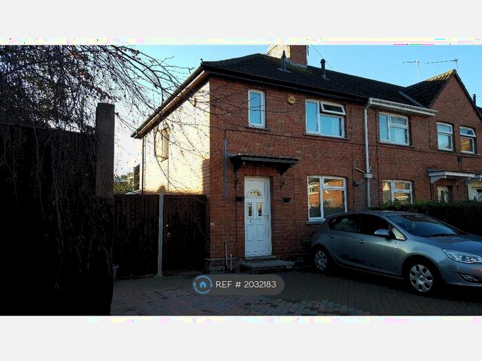 3 Bedroom Semi-Detached House To Rent In Barton Vale, Bristol, BS2